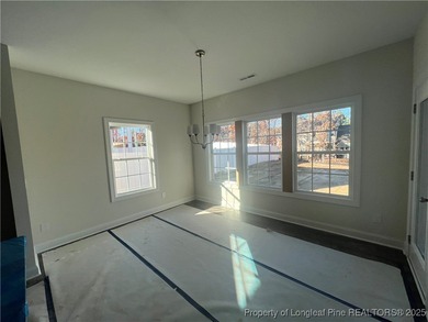 MOVE-IN PACKET!! FRENCH DOOR REFRIG, BLINDS, SOD FRONT AND BACK on Kings Grant Golf and Country Club in North Carolina - for sale on GolfHomes.com, golf home, golf lot