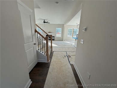 MOVE-IN PACKET!! FRENCH DOOR REFRIG, BLINDS, SOD FRONT AND BACK on Kings Grant Golf and Country Club in North Carolina - for sale on GolfHomes.com, golf home, golf lot