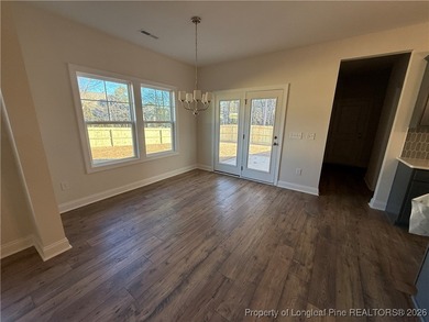 MOVE-IN PACKET!! FRENCH DOOR REFRIG, BLINDS, SOD FRONT AND BACK on Kings Grant Golf and Country Club in North Carolina - for sale on GolfHomes.com, golf home, golf lot