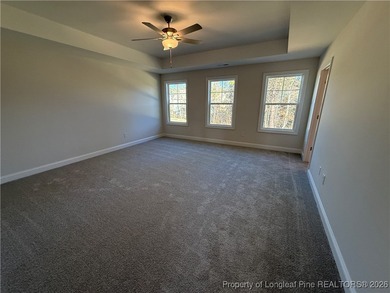 MOVE-IN PACKET!! FRENCH DOOR REFRIG, BLINDS, SOD FRONT AND BACK on Kings Grant Golf and Country Club in North Carolina - for sale on GolfHomes.com, golf home, golf lot