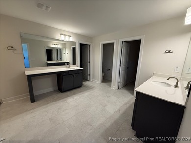 MOVE-IN PACKET!! FRENCH DOOR REFRIG, BLINDS, SOD FRONT AND BACK on Kings Grant Golf and Country Club in North Carolina - for sale on GolfHomes.com, golf home, golf lot