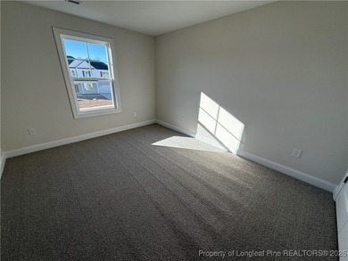 MOVE-IN PACKET!! FRENCH DOOR REFRIG, BLINDS, SOD FRONT AND BACK on Kings Grant Golf and Country Club in North Carolina - for sale on GolfHomes.com, golf home, golf lot