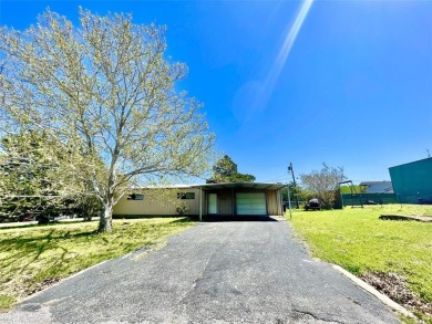 485 Quail Creek Circle, Pottsboro TX is a  rare opportunity to on Tanglewood Resort in Texas - for sale on GolfHomes.com, golf home, golf lot