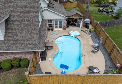 Executive Maumelle Country Club home offers 5 beds, 3.5 baths on Maumelle Golf and Country Club in Arkansas - for sale on GolfHomes.com, golf home, golf lot