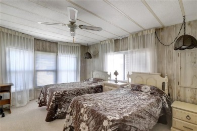 Lots of space in this 2 bedroom/2 full bath 1979 manufactured on Maple Leaf Golf and Country Club in Florida - for sale on GolfHomes.com, golf home, golf lot