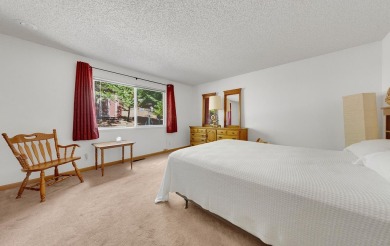 Spacious Retreat in Lake Almanor Country Club.Tucked away in a on Lake Almanor Country Club in California - for sale on GolfHomes.com, golf home, golf lot