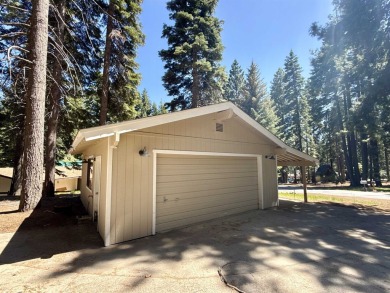Charming Lake Almanor Country Club retreat on a spacious on Lake Almanor Country Club in California - for sale on GolfHomes.com, golf home, golf lot