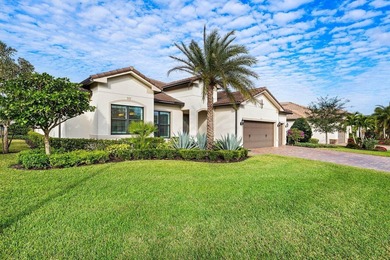 Buyer's Agents Welcome! This 1/3 Acre Waterfront Estate Home on Palm Beach Gardens Golf Course in Florida - for sale on GolfHomes.com, golf home, golf lot
