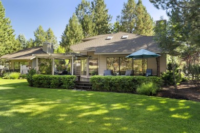 Beautifully maintained 3BR/3BA home in the coveted River's Edge on Rivers Edge Golf Resort in Oregon - for sale on GolfHomes.com, golf home, golf lot