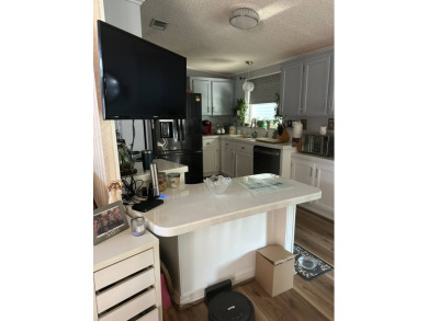This charming 1996 2-bedroom Palm Harbor home is a must-see! on Schalamar Creek Golf and Country Club in Florida - for sale on GolfHomes.com, golf home, golf lot