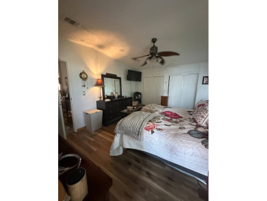 This charming 1996 2-bedroom Palm Harbor home is a must-see! on Schalamar Creek Golf and Country Club in Florida - for sale on GolfHomes.com, golf home, golf lot