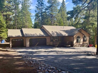 Wonderful Lake Almanor Country Club Retreat Centrally located in on Lake Almanor Country Club in California - for sale on GolfHomes.com, golf home, golf lot