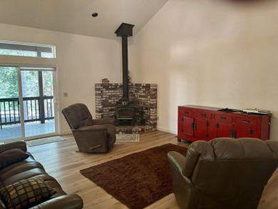 Wonderful Lake Almanor Country Club Retreat Centrally located in on Lake Almanor Country Club in California - for sale on GolfHomes.com, golf home, golf lot