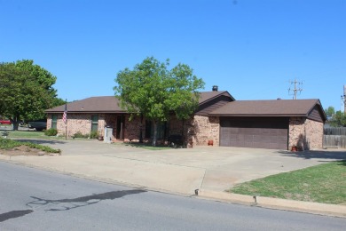 One owner home!  This home has been meticulously maintained and on Woodward Municipal Golf Course in Oklahoma - for sale on GolfHomes.com, golf home, golf lot