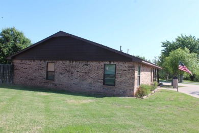One owner home!  This home has been meticulously maintained and on Woodward Municipal Golf Course in Oklahoma - for sale on GolfHomes.com, golf home, golf lot