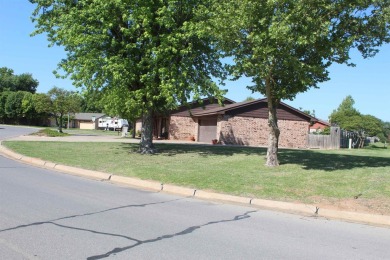 One owner home!  This home has been meticulously maintained and on Woodward Municipal Golf Course in Oklahoma - for sale on GolfHomes.com, golf home, golf lot
