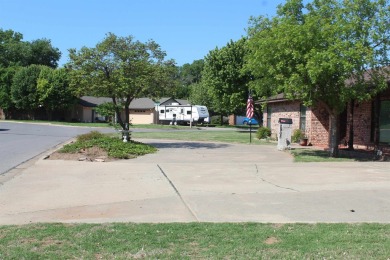 One owner home!  This home has been meticulously maintained and on Woodward Municipal Golf Course in Oklahoma - for sale on GolfHomes.com, golf home, golf lot