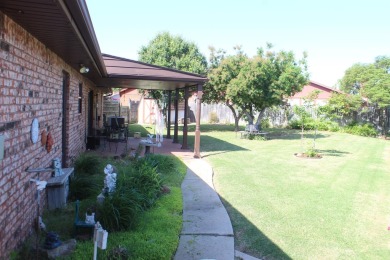 One owner home!  This home has been meticulously maintained and on Woodward Municipal Golf Course in Oklahoma - for sale on GolfHomes.com, golf home, golf lot