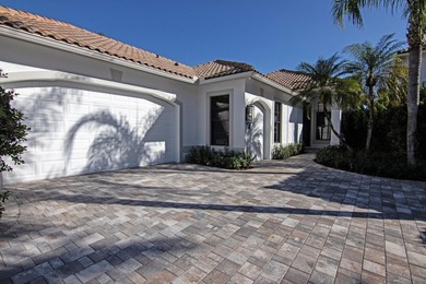 Elegant fully renovated 3 bedroom 3.5 bath single level home on Palm Beach Polo and Country Club in Florida - for sale on GolfHomes.com, golf home, golf lot