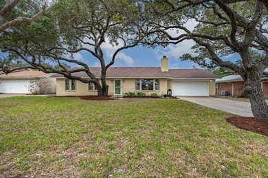 Updated Coastal Home  Golf Cart to Rockport Beach  2 Living on Rockport Country Club in Texas - for sale on GolfHomes.com, golf home, golf lot