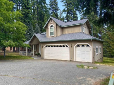 Spacious Lake Almanor Country Club Retreat  Welcome to this full on Lake Almanor Country Club in California - for sale on GolfHomes.com, golf home, golf lot