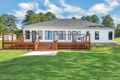 STUNNING MODERN LAKEFRONT HOME ON LAKE SINCLAIR! This sleek and on Milledgeville Country Club in Georgia - for sale on GolfHomes.com, golf home, golf lot