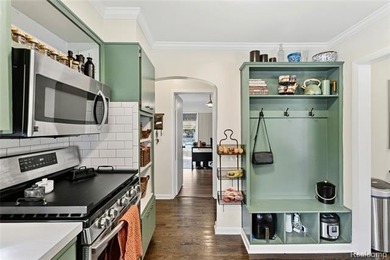 Enjoy a beautiful blend of comfort and character with this on Kearsley Lake Golf Course in Michigan - for sale on GolfHomes.com, golf home, golf lot