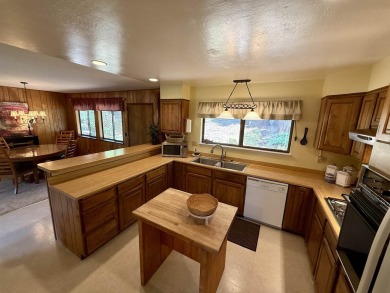 Immaculately maintained Lake Almanor Country Club home! This on Lake Almanor Country Club in California - for sale on GolfHomes.com, golf home, golf lot