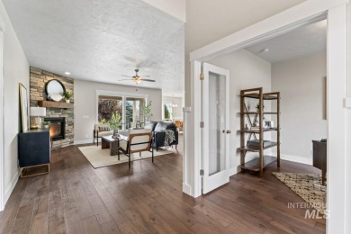 Welcome to this beautifully maintained 4 bedroom, 3 bath home on Hunters Point Golf Club in Idaho - for sale on GolfHomes.com, golf home, golf lot