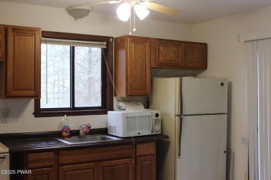 YOUR AFFORDABLE HIDEAWAY IN THE HIDEOUT AWAITS.  This 2 bed 1 on The Hideout Golf in Pennsylvania - for sale on GolfHomes.com, golf home, golf lot