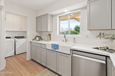 Fresh, bright and updated, this 2BD/2BA Gemini home in Sun City on Sun City Lakes West and East in Arizona - for sale on GolfHomes.com, golf home, golf lot