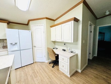 Immaculate Triple-Wide Beauty! Spacious 3 Bed / 2 Bath in on Schalamar Creek Golf and Country Club in Florida - for sale on GolfHomes.com, golf home, golf lot