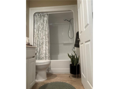 This beautifully updated and maintained 3-bedroom, 2  1/2  -bath on Holiday Island Executive Golf Course in Arkansas - for sale on GolfHomes.com, golf home, golf lot