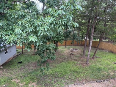 This beautifully updated and maintained 3-bedroom, 2  1/2  -bath on Holiday Island Executive Golf Course in Arkansas - for sale on GolfHomes.com, golf home, golf lot