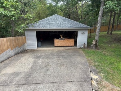 This beautifully updated and maintained 3-bedroom, 2  1/2  -bath on Holiday Island Executive Golf Course in Arkansas - for sale on GolfHomes.com, golf home, golf lot