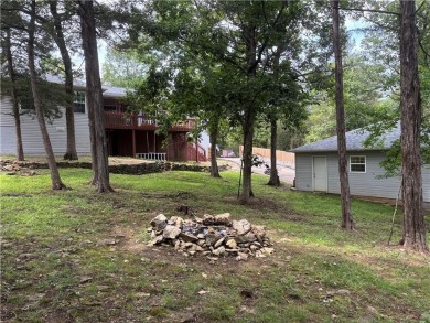 This beautifully updated and maintained 3-bedroom, 2  1/2  -bath on Holiday Island Executive Golf Course in Arkansas - for sale on GolfHomes.com, golf home, golf lot