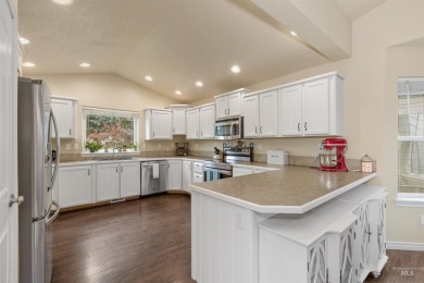 Minutes from the lake & golf course, this home meets ALL your on Hunters Point Golf Club in Idaho - for sale on GolfHomes.com, golf home, golf lot