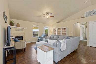 Minutes from the lake & golf course, this home meets ALL your on Hunters Point Golf Club in Idaho - for sale on GolfHomes.com, golf home, golf lot