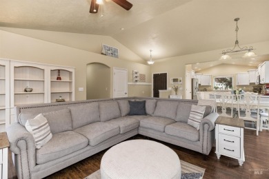 Minutes from the lake & golf course, this home meets ALL your on Hunters Point Golf Club in Idaho - for sale on GolfHomes.com, golf home, golf lot