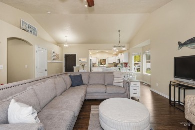 Minutes from the lake & golf course, this home meets ALL your on Hunters Point Golf Club in Idaho - for sale on GolfHomes.com, golf home, golf lot