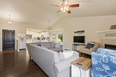 Minutes from the lake & golf course, this home meets ALL your on Hunters Point Golf Club in Idaho - for sale on GolfHomes.com, golf home, golf lot