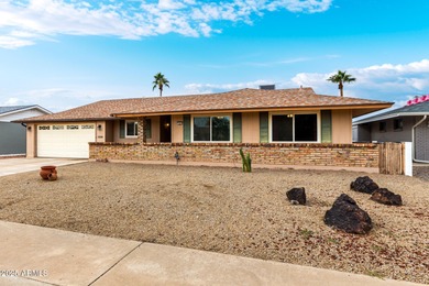 Beautifully updated single level home in Sun City 55+ community! on Sun City Country Club in Arizona - for sale on GolfHomes.com, golf home, golf lot