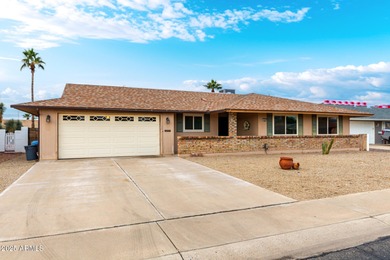 Beautifully updated single level home in Sun City 55+ community! on Sun City Country Club in Arizona - for sale on GolfHomes.com, golf home, golf lot