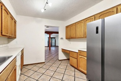 Well maintained Northeast Heights townhome on a low traffic on Arroyo Del Oso Golf Course in New Mexico - for sale on GolfHomes.com, golf home, golf lot