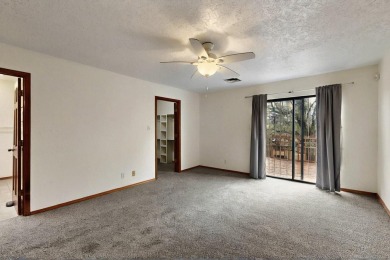 Well maintained Northeast Heights townhome on a low traffic on Arroyo Del Oso Golf Course in New Mexico - for sale on GolfHomes.com, golf home, golf lot