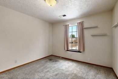 Well maintained Northeast Heights townhome on a low traffic on Arroyo Del Oso Golf Course in New Mexico - for sale on GolfHomes.com, golf home, golf lot