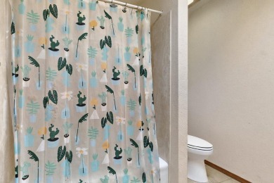 Well maintained Northeast Heights townhome on a low traffic on Arroyo Del Oso Golf Course in New Mexico - for sale on GolfHomes.com, golf home, golf lot