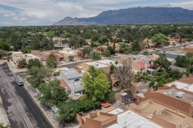 Well maintained Northeast Heights townhome on a low traffic on Arroyo Del Oso Golf Course in New Mexico - for sale on GolfHomes.com, golf home, golf lot
