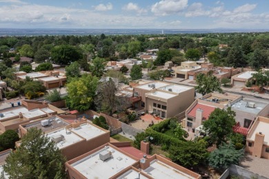 Well maintained Northeast Heights townhome on a low traffic on Arroyo Del Oso Golf Course in New Mexico - for sale on GolfHomes.com, golf home, golf lot