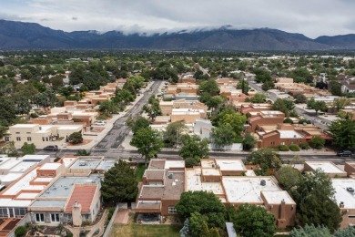 Well maintained Northeast Heights townhome on a low traffic on Arroyo Del Oso Golf Course in New Mexico - for sale on GolfHomes.com, golf home, golf lot